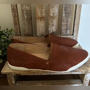 FRYE Melanie Women's Size 8 Leather Slip On Sneaker Shoe Cognac Brown Flats